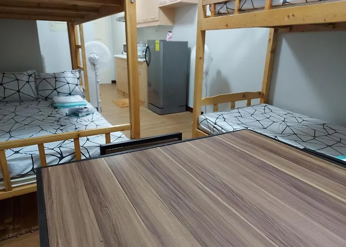 Bunked Bed Sharing شقة *